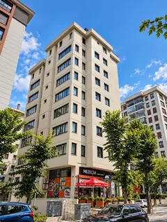 Köşem Apartmanı köşe cephesi